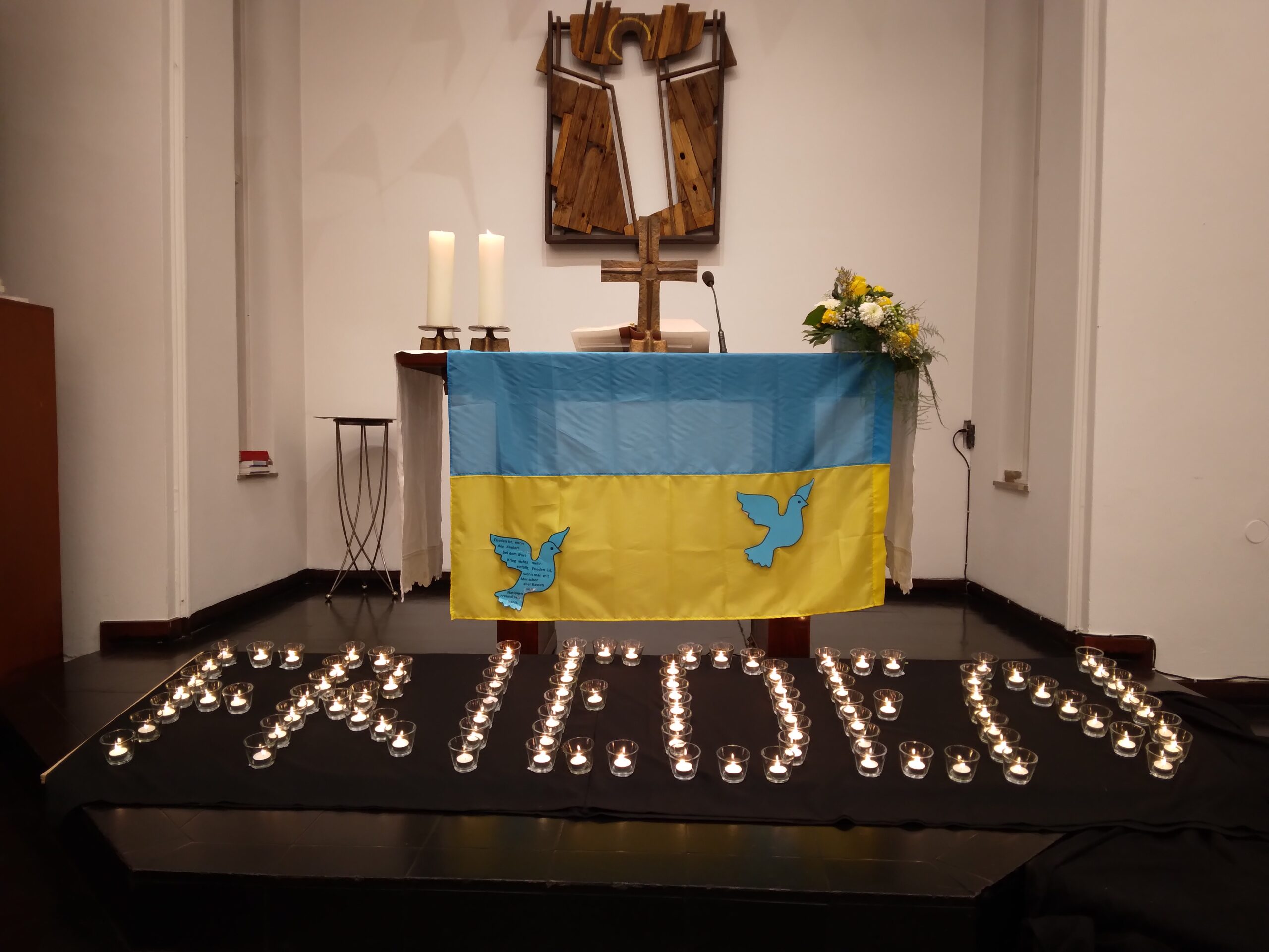 Mehr über den Artikel erfahren Friedensgebet in der Kirche am Vürfels