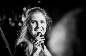 Mehr über den Artikel erfahren Mit-Sing-Performance für ein friedliches Miteinander und gegen das Vergessen!